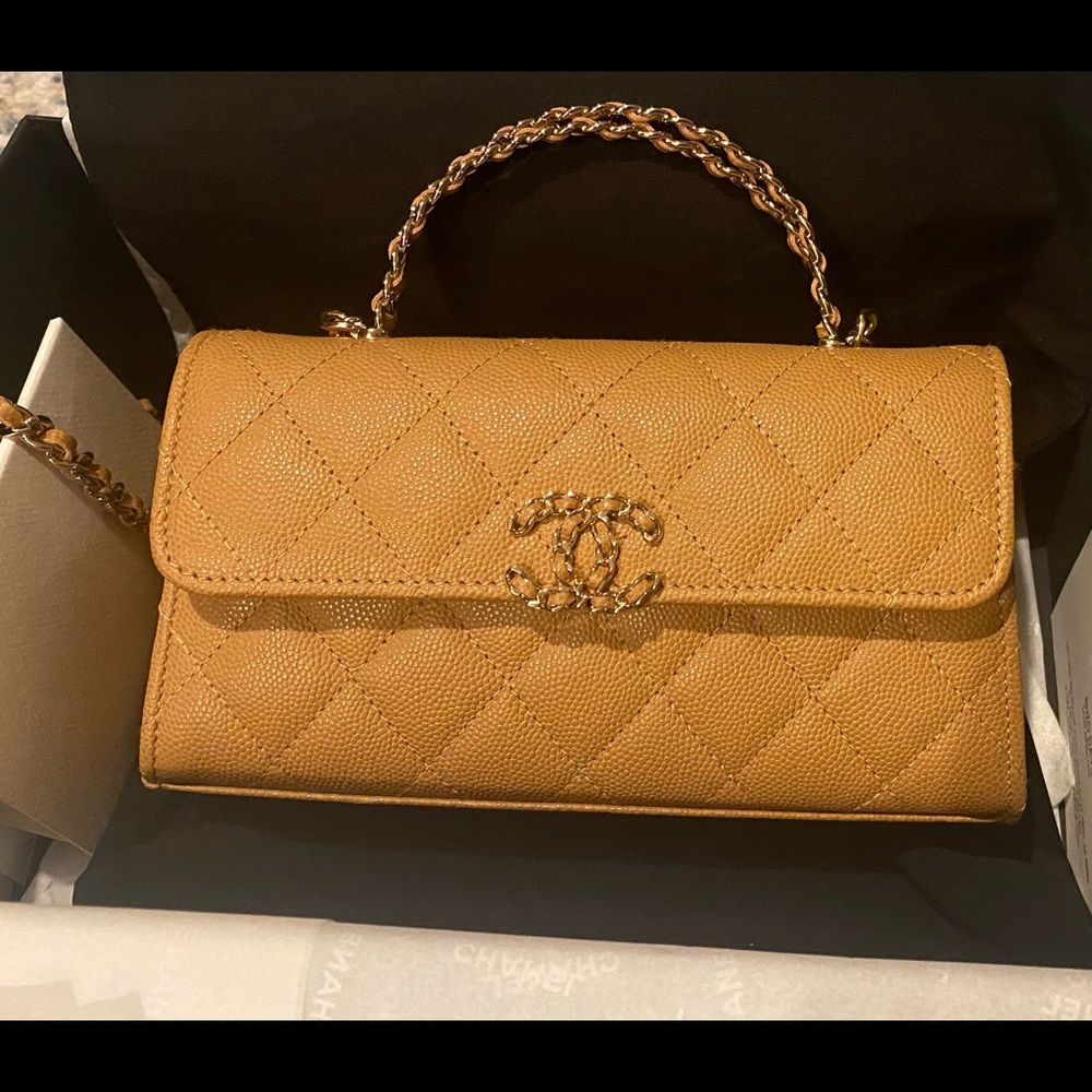 Chanel clutch with top handle and chain